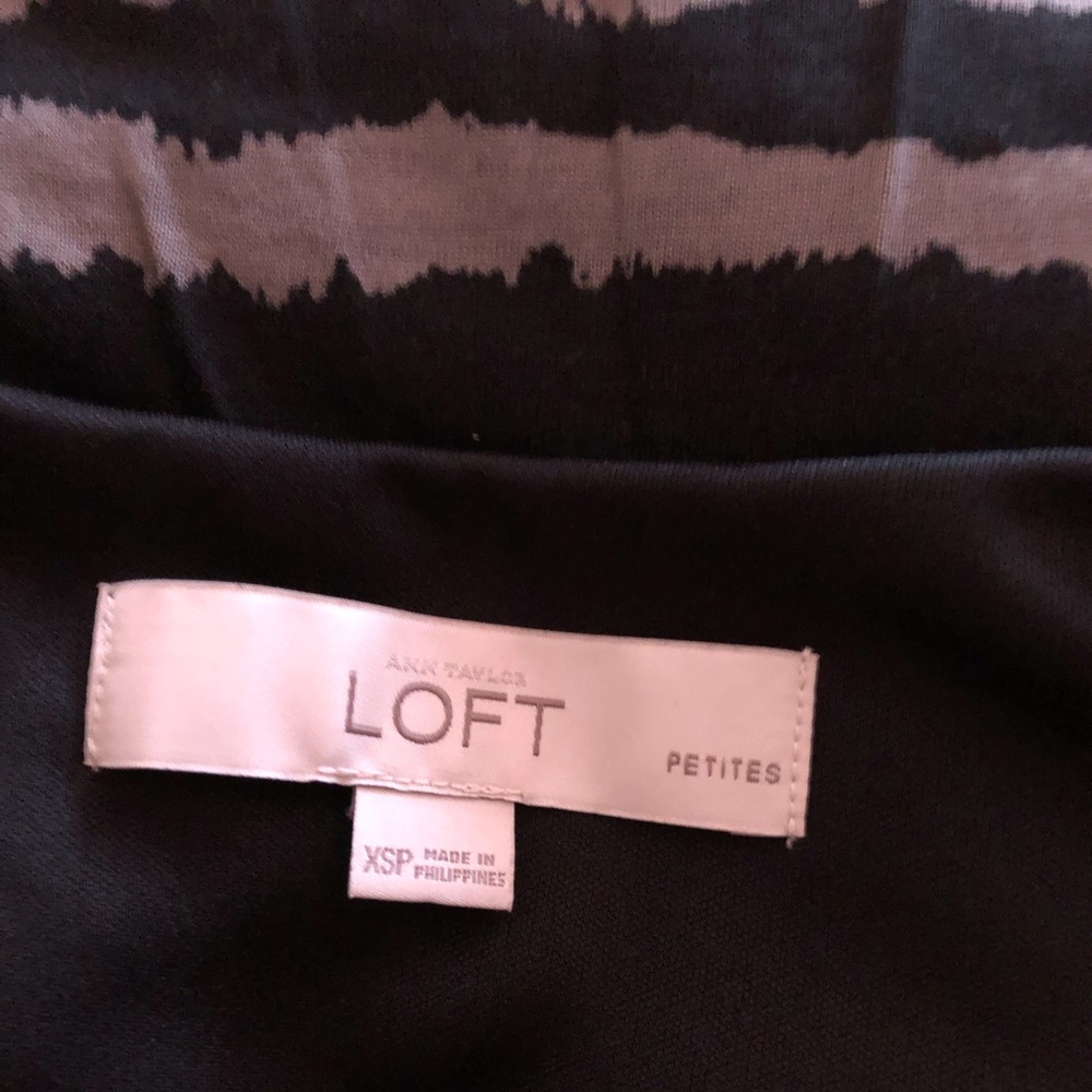 LOFT RUCHED SLEEVELESS STRIPED DRESS 👗 Size XSP - Picture 7 of 9